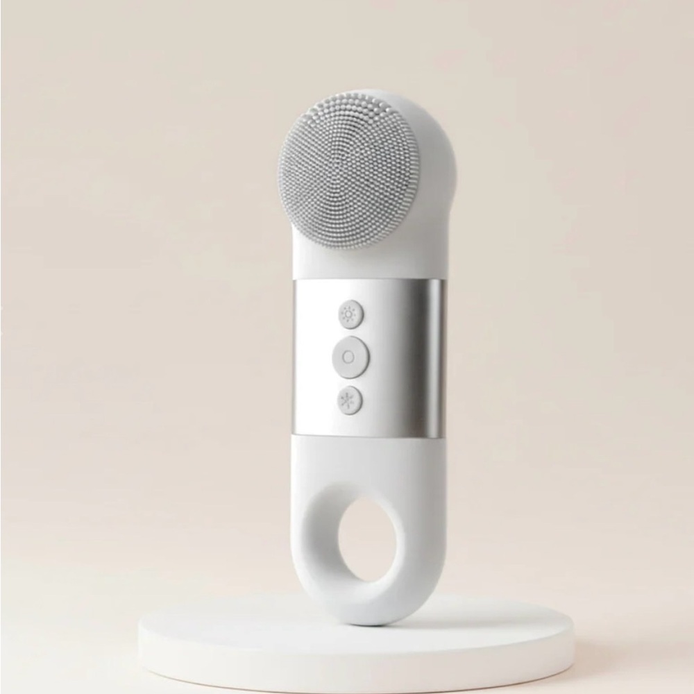 Ailcbi Exfoliating and Rejuvenating Facial Cleansing & LED Therapy Brush - White